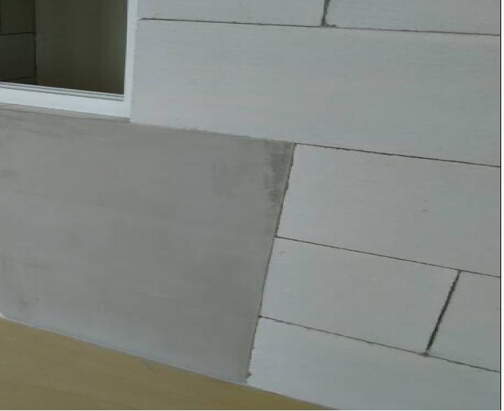 外墙专用薄层灰泥抹灰，厚度3-5mm